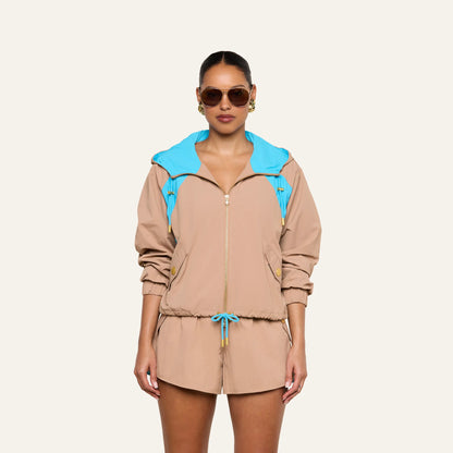 Light Hazelnut/Capri Blue