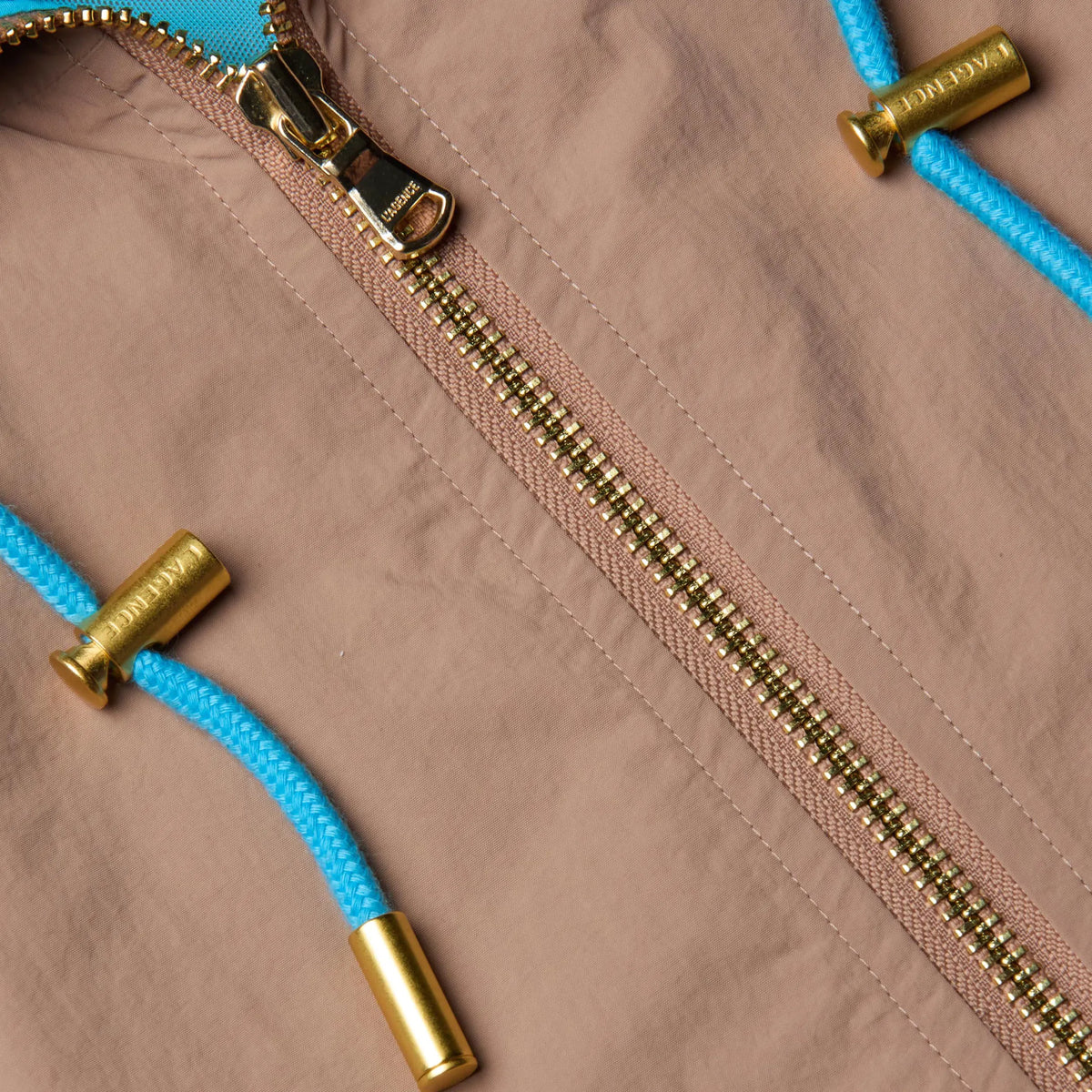 Light Hazelnut/Capri Blue