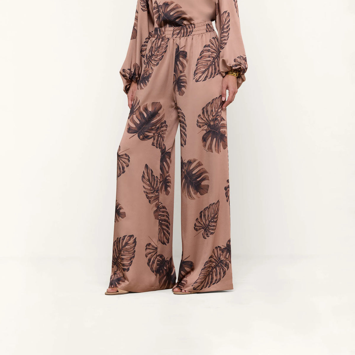 Hazelnut Multi Large Palm